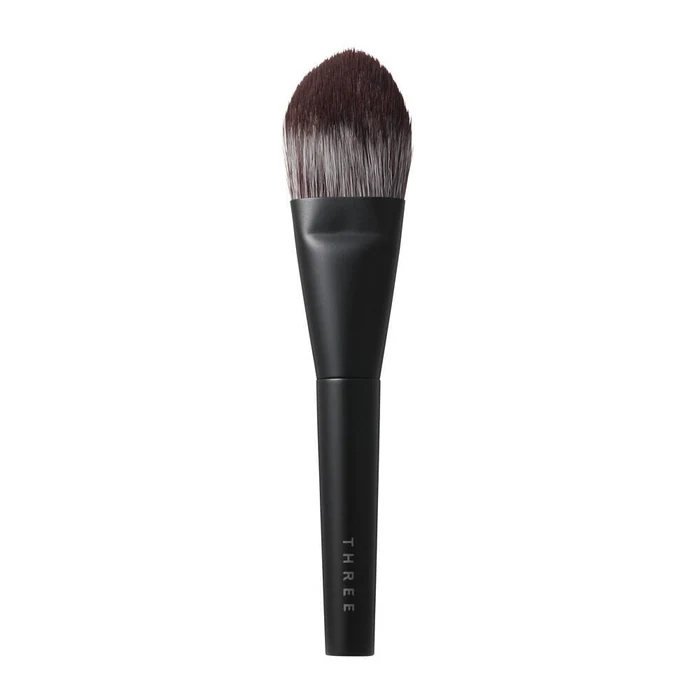 THREE THREE Pristine Complexion Powder Foundation Brush