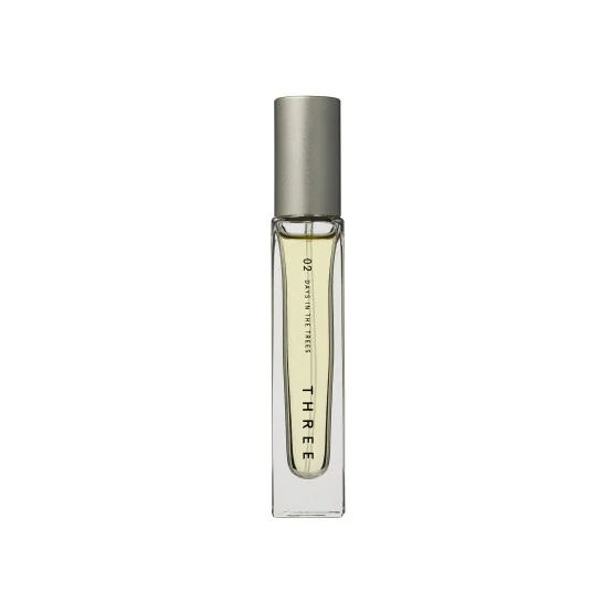 THREE THREE Essential Scents R 02 エッセンシャルセンツ Ｒ ０２