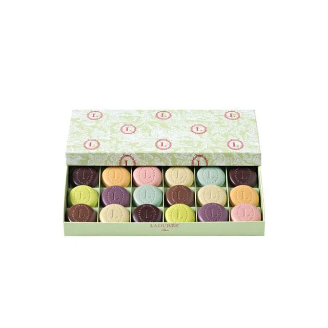 Ladurée Gift box of 18 Eugénie - Incontournable selection